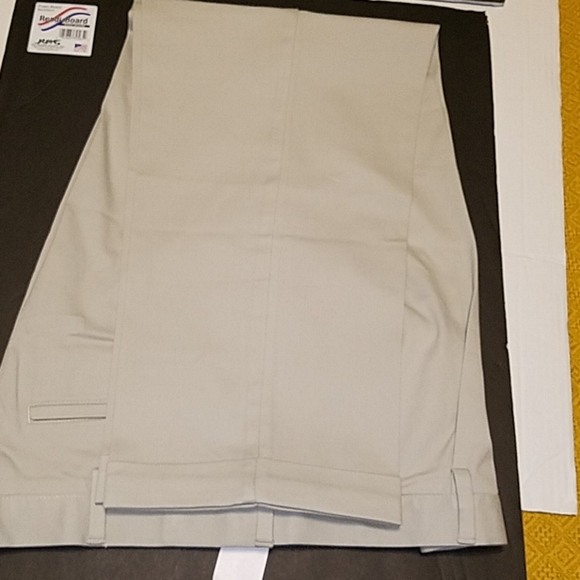 NWT DOCKERS EASY KHAKI relaxed fit pleated pants - Picture 3 of 7